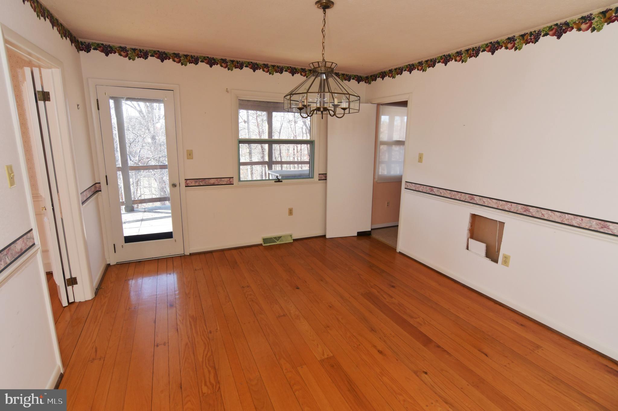 1052 Cedar Grove Road Winchester, VA 22603 - Photo 17 of 59 Dining room