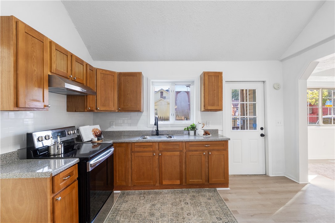 22 Lisbon Street Rochester, NY 14606 - Photo 4 of 34