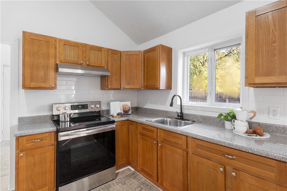 22 Lisbon Street Rochester, NY 14606 - Photo 5 of 34