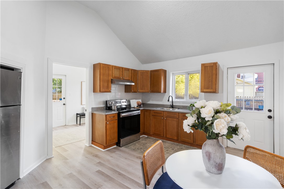 22 Lisbon Street Rochester, NY 14606 - Photo 9 of 34