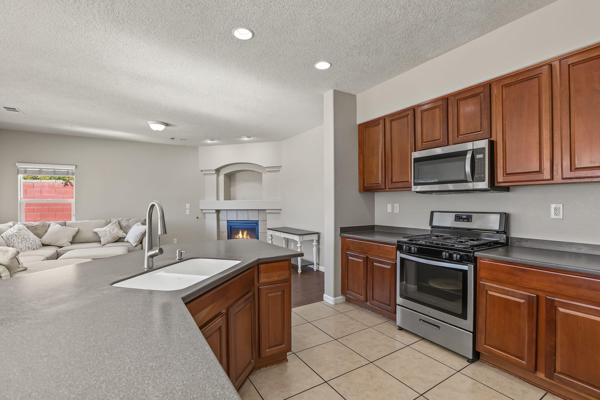 435 Paseo Roja Place Rio Rancho, NM 87124 - Photo 4 of 47 Gallery Image 4