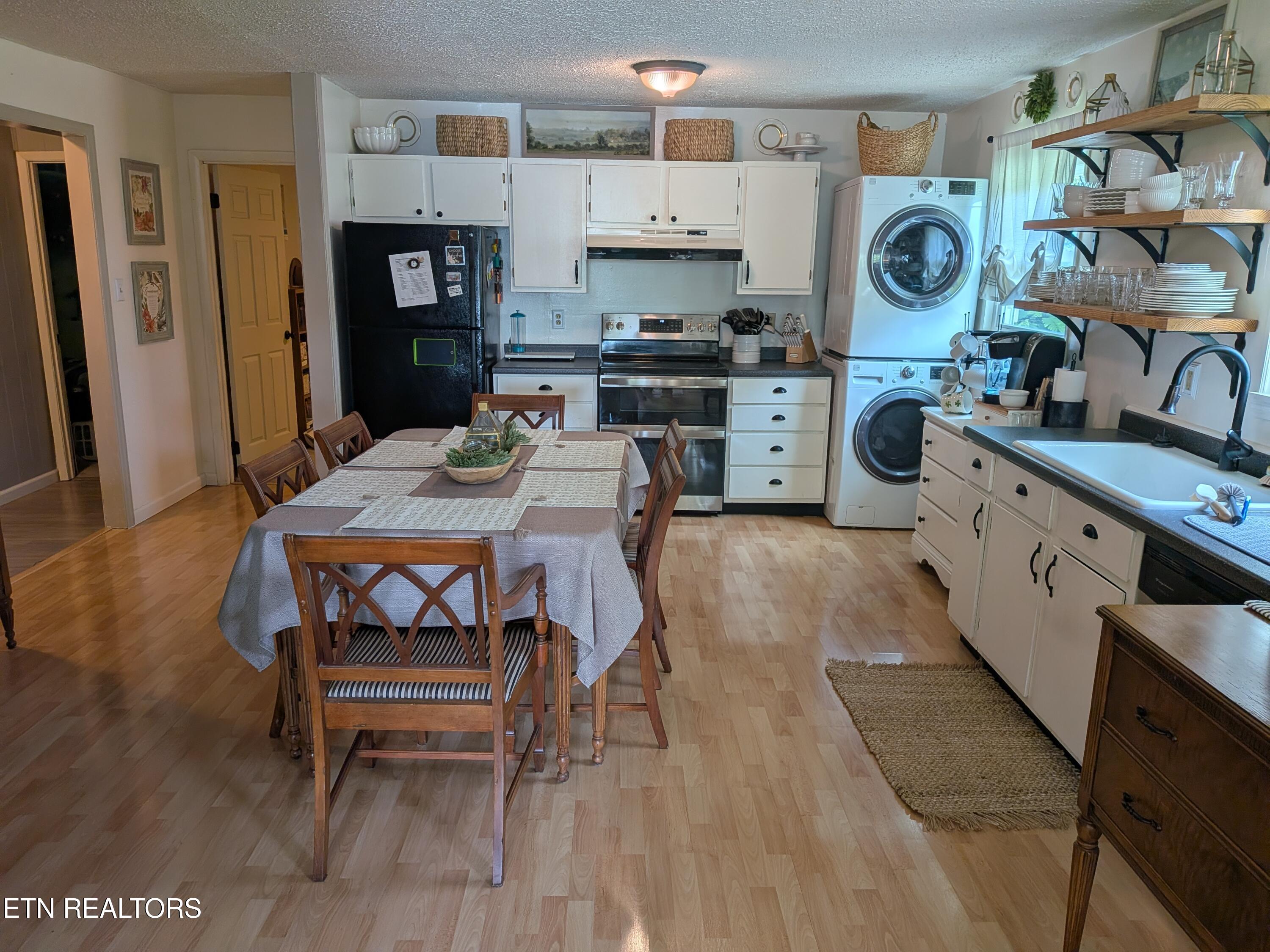 8135 Harmon Road Powell, TN 37849 - Photo 8 of 32 HarmonRd_05_Kitchen1