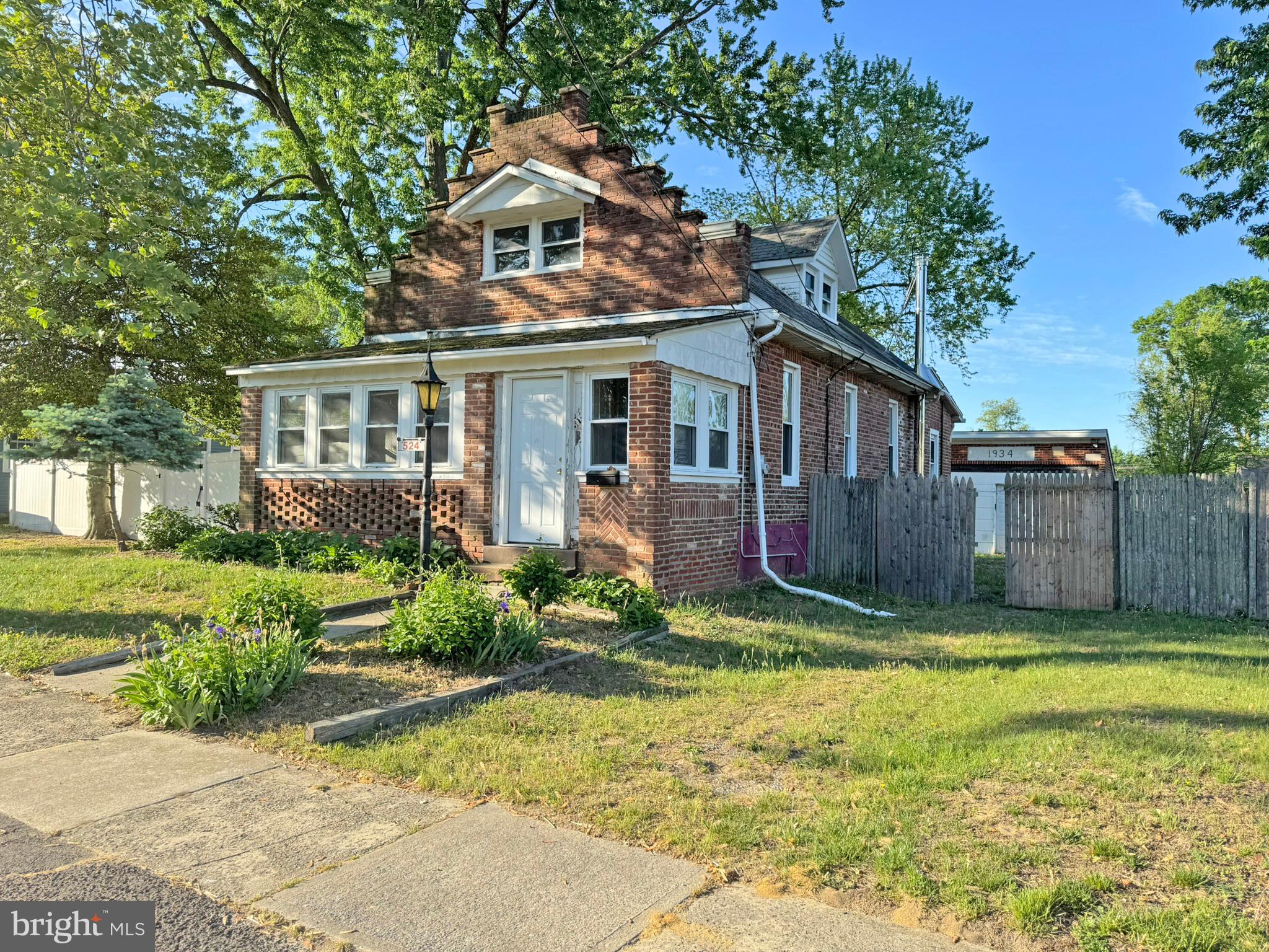524 8th Avenue Lindenwold, NJ 08021 - Photo 2 of 19 a view of a house with a yard and plants