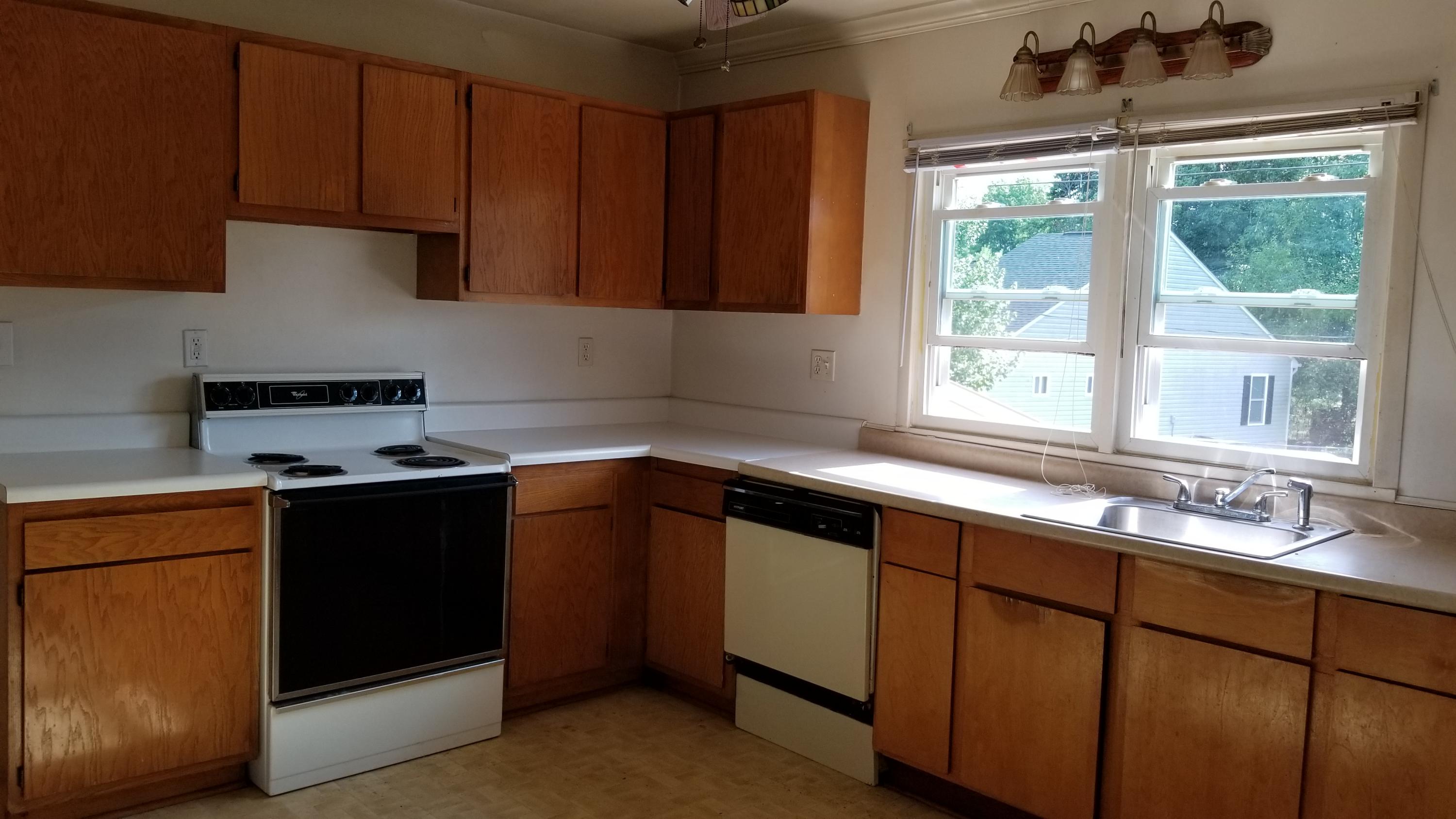 1369 Craig Robertson Road Southeast Roanoke, VA 24014 - Photo 2 of 24 20170723_173130