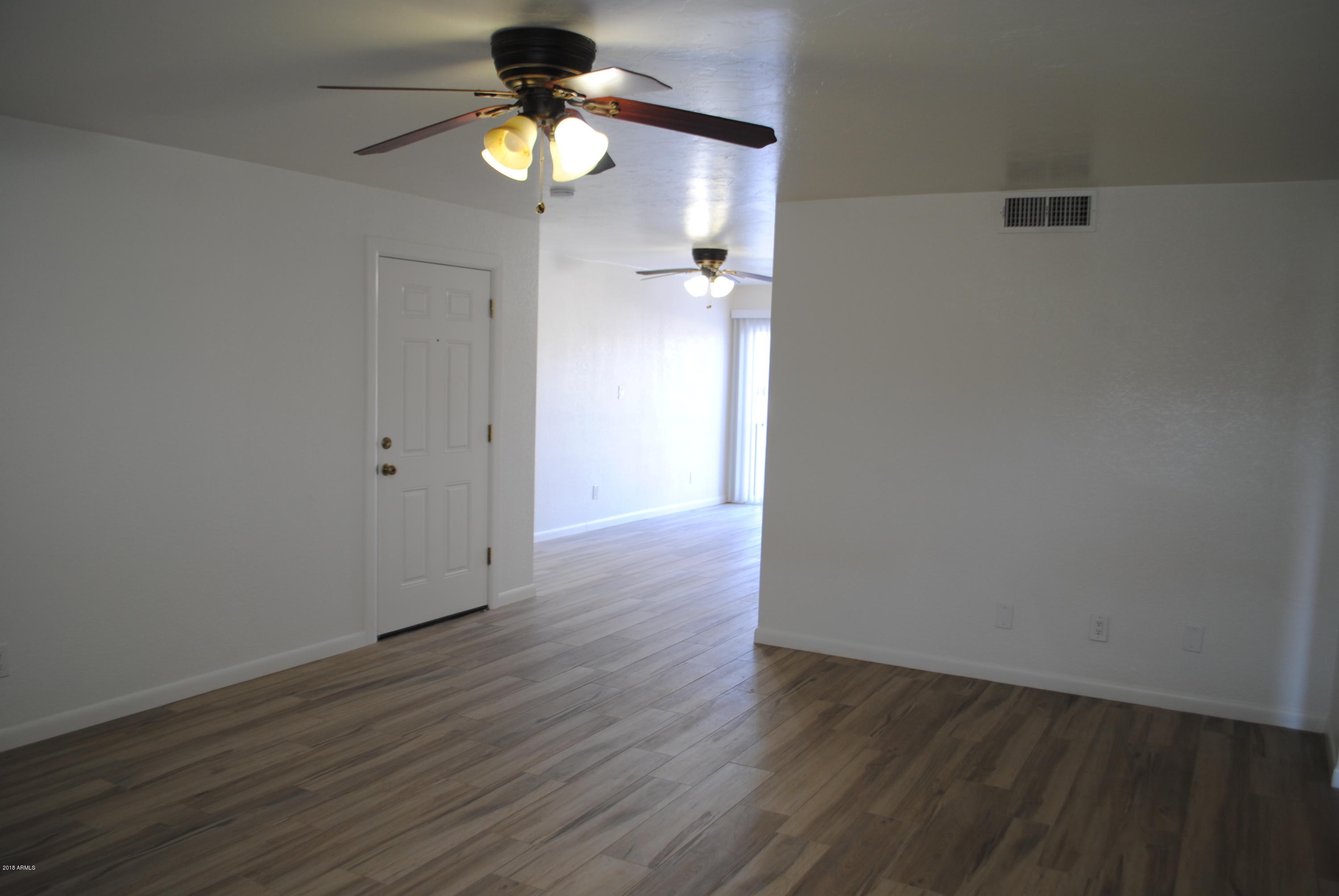 4201 East Camelback Road, Unit 106 Phoenix, AZ 85018 - Photo 5 of 28 DSC_0171