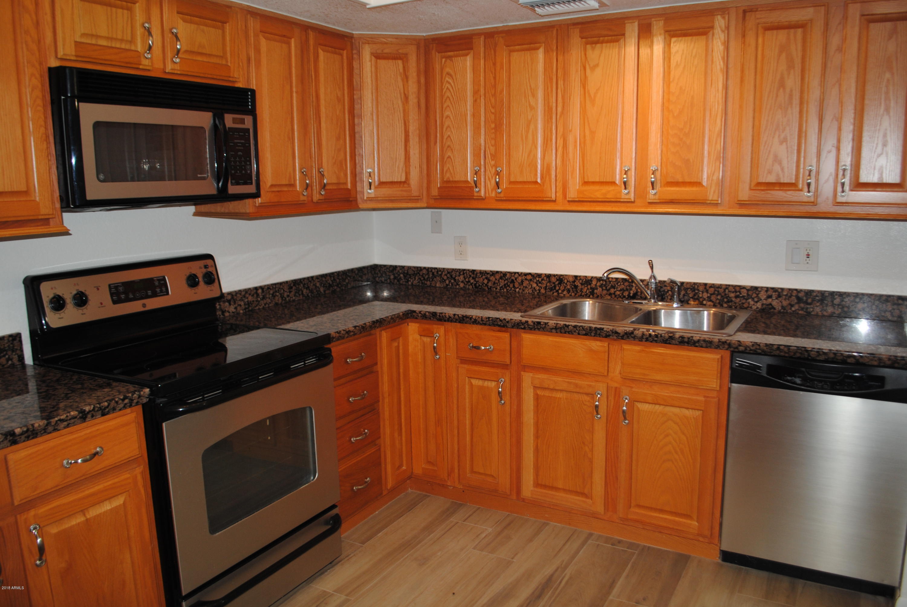 4201 East Camelback Road, Unit 106 Phoenix, AZ 85018 - Photo 8 of 28 045