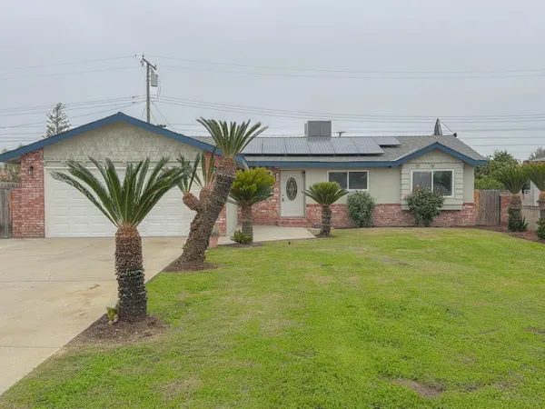$334,900 | 1400 West Oakland Avenue, Tulare, CA 93274