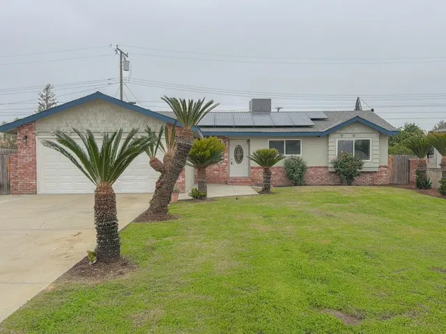 $339,900 | 1400 West Oakland Avenue, Tulare, CA 93274