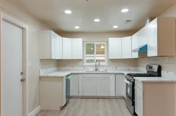 $334,900 | 1400 West Oakland Avenue, Tulare, CA 93274