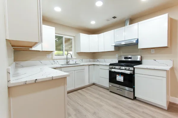 $334,900 | 1400 West Oakland Avenue, Tulare, CA 93274