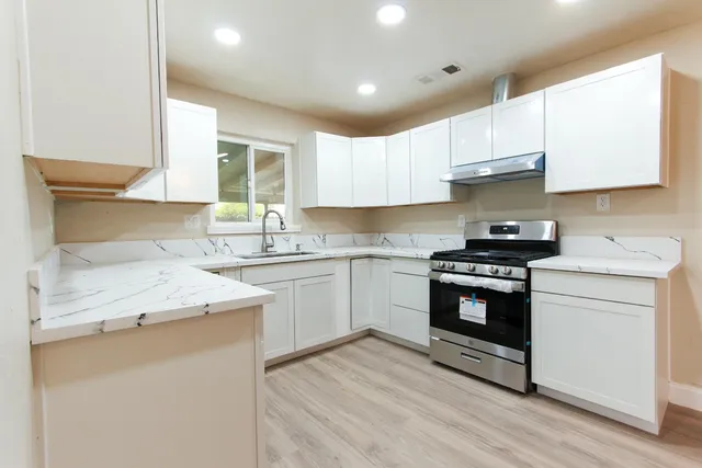 $339,900 | 1400 West Oakland Avenue, Tulare, CA 93274