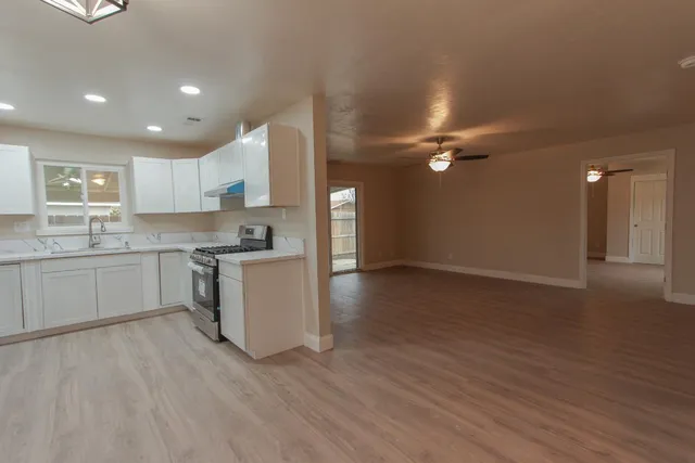 $339,900 | 1400 West Oakland Avenue, Tulare, CA 93274