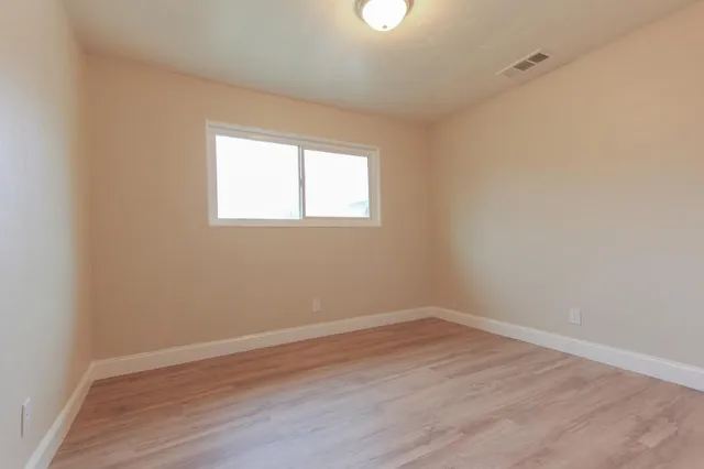 $339,900 | 1400 West Oakland Avenue, Tulare, CA 93274