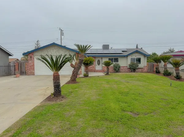 $334,900 | 1400 West Oakland Avenue, Tulare, CA 93274