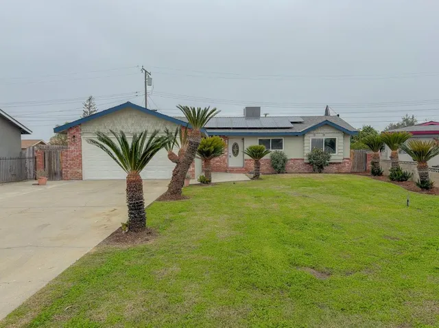 $339,900 | 1400 West Oakland Avenue, Tulare, CA 93274