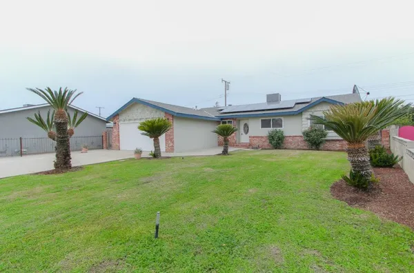 $334,900 | 1400 West Oakland Avenue, Tulare, CA 93274