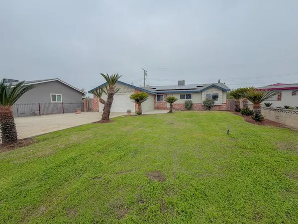 $334,900 | 1400 West Oakland Avenue, Tulare, CA 93274
