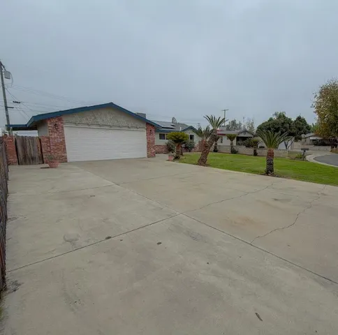 $339,900 | 1400 West Oakland Avenue, Tulare, CA 93274