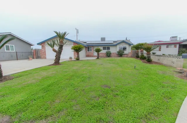 $339,900 | 1400 West Oakland Avenue, Tulare, CA 93274