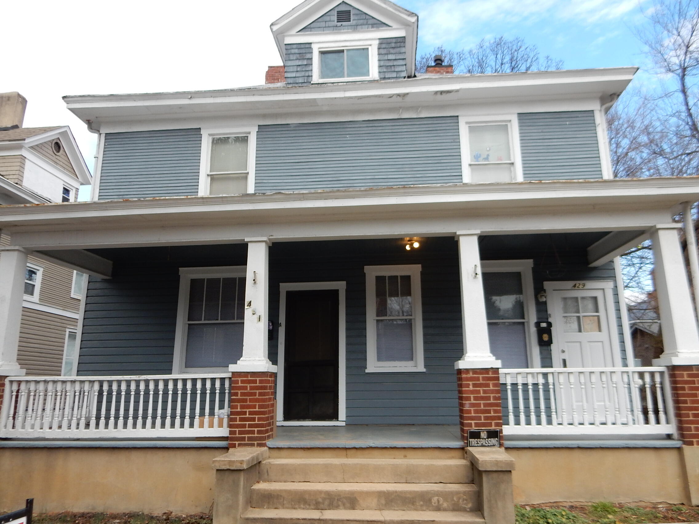 429 Albemarle Avenue Southwest, Unit UPPR Roanoke, VA 24016 - Photo 1 of 24 a front view of a house