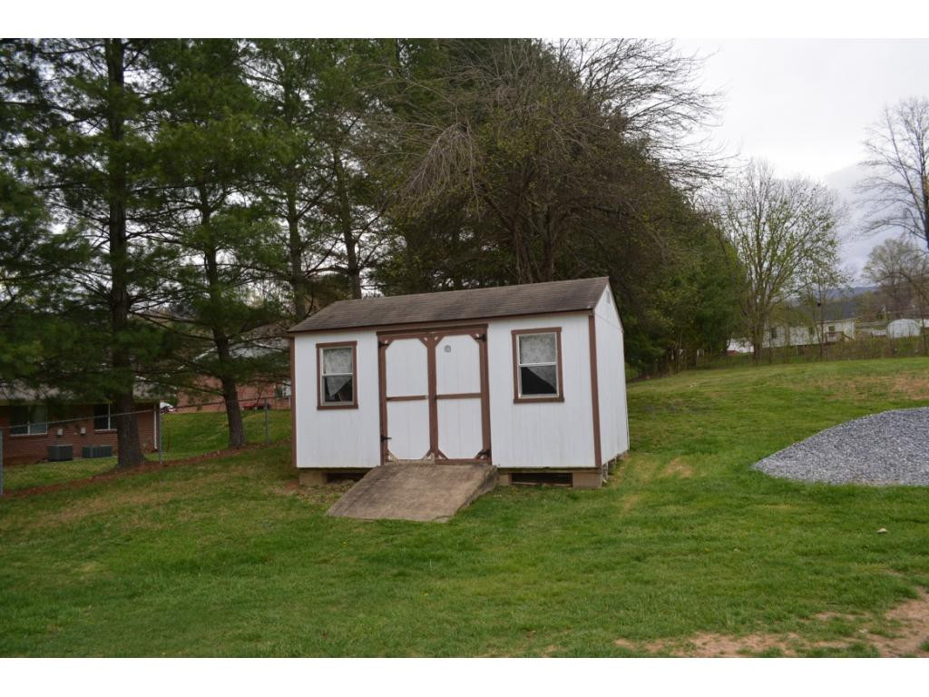 701 Roberts Street Erwin, TN 37650 - Photo 8 of 27 Photo 8