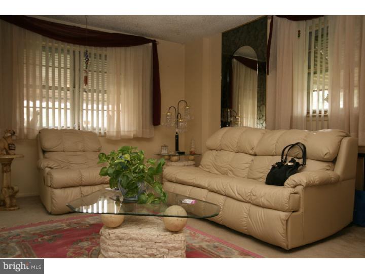 1201 Laurel Road Sharon Hill, PA 19079 - Photo 4 of 16 Living Room