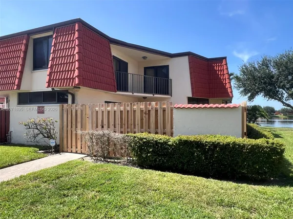 $2,350 | 3673 Victoria Drive, Unit 3673, West Palm Beach, FL 33406