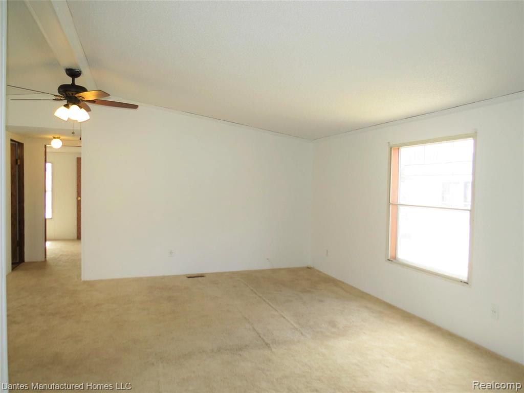 370 Rustic Lane Belleville, MI 48111 - Photo 5 of 29