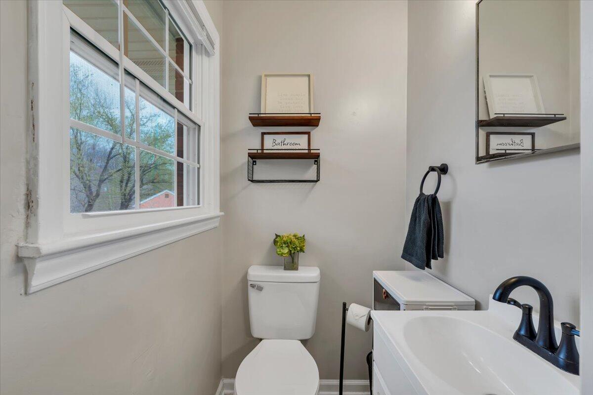 3988 Welcome Valley Road Southeast Roanoke, VA 24014 - Photo 23 of 47 23-MIB03184