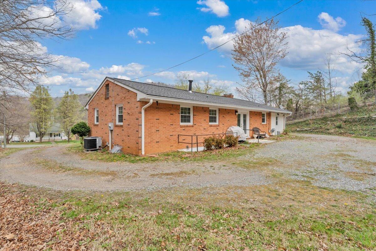 3988 Welcome Valley Road Southeast Roanoke, VA 24014 - Photo 37 of 47 36-MIB03094