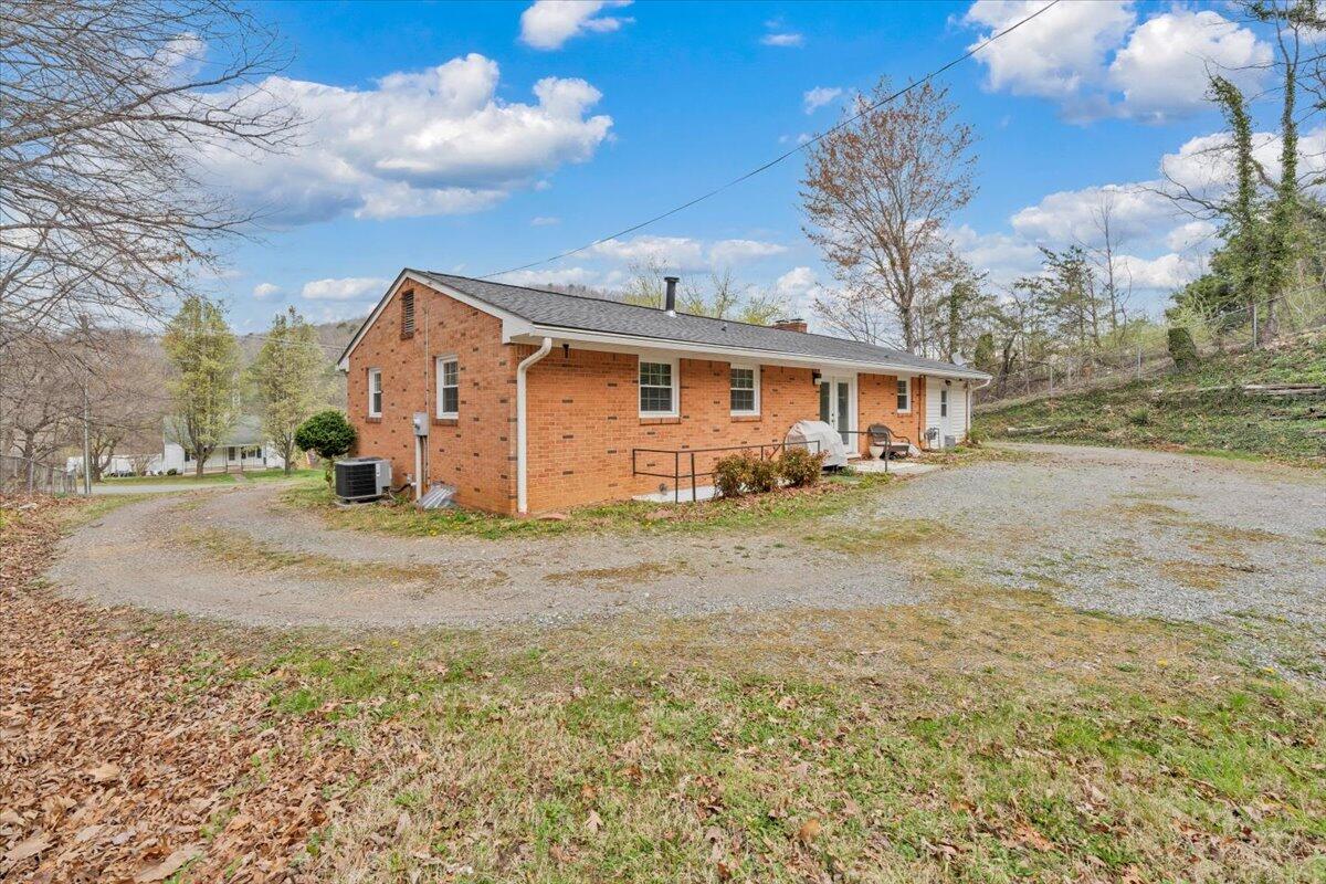 3988 Welcome Valley Road Southeast Roanoke, VA 24014 - Photo 38 of 47 37-MIB03097