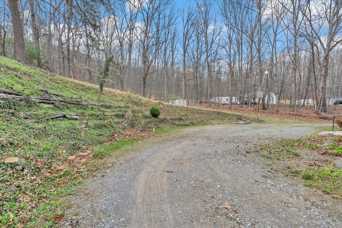 3988 Welcome Valley Road Southeast Roanoke, VA 24014 - Photo 39 of 47 38-MIB03103