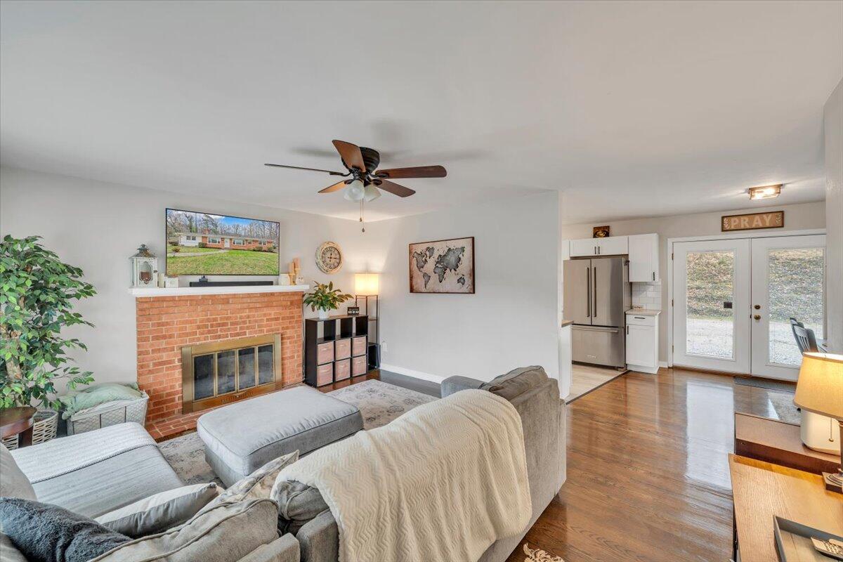 3988 Welcome Valley Road Southeast Roanoke, VA 24014 - Photo 4 of 47 04-MIB03109