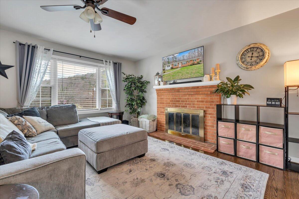 3988 Welcome Valley Road Southeast Roanoke, VA 24014 - Photo 6 of 47 06-MIB03118