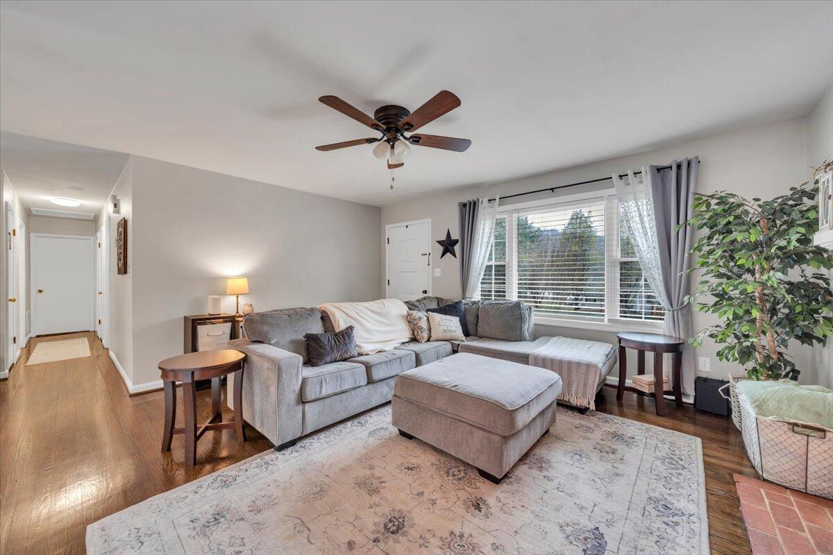 3988 Welcome Valley Road Southeast Roanoke, VA 24014 - Photo 8 of 47 08-MIB03121