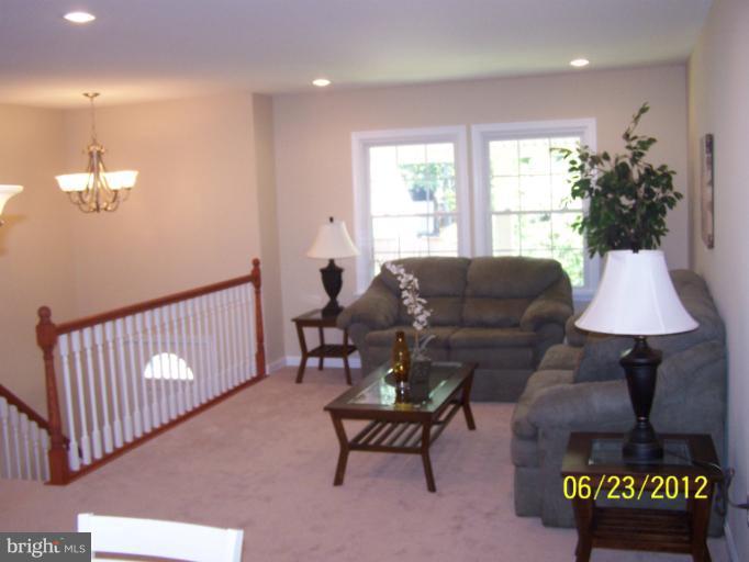 140 Jefferson Road Waldorf, MD 20602 - Photo 16 of 28 Living Room