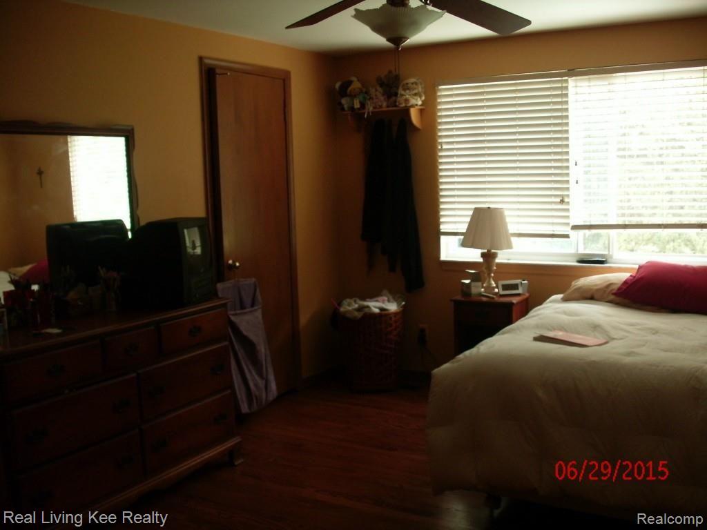 5754 Kennebunk Drive Rochester, MI 48306 - Photo 20 of 28 Master bedr.jpg