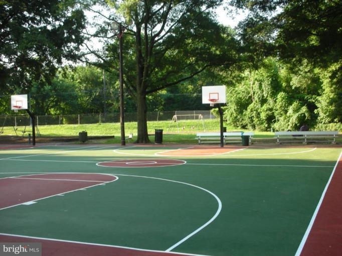 4732 Benning Road Southeast, Unit 102 Washington, DC 20019 - Photo 20 of 28 a view of a volley ball court