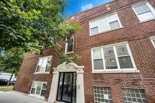 $2,100 | 3916 West Altgeld Street, Unit 1, Chicago, IL 60647