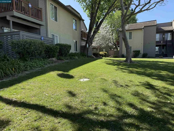 a view of a house with backyard