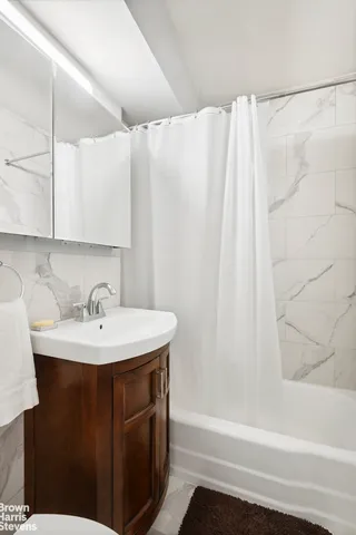 $355,000 | 649 2nd Avenue, Unit 4H | Murray Hill