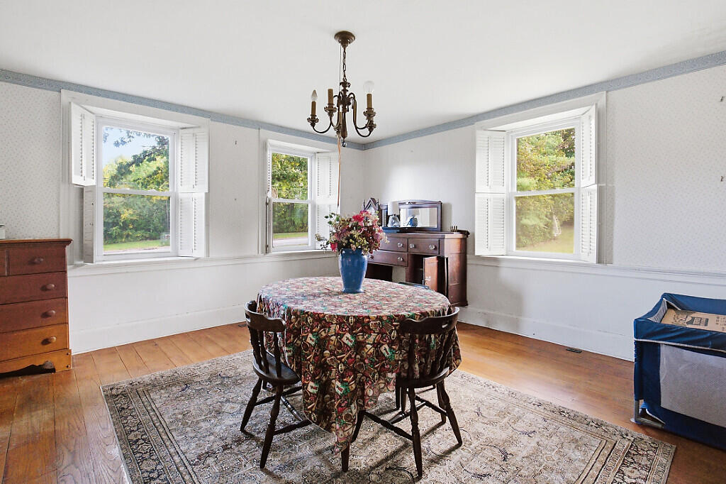 323 Augusta Road Winslow, ME 04901 - Photo 18 of 49 Dining room
