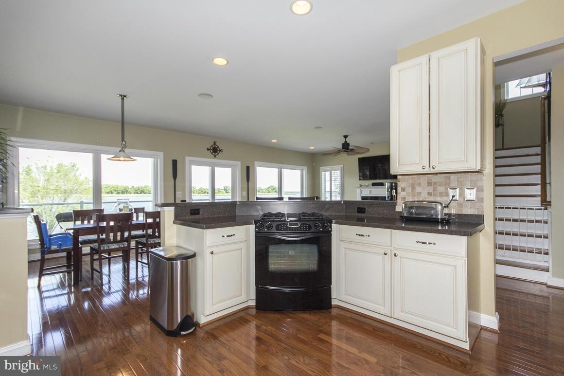 6908 River Drive Road Baltimore, MD 21219 - Photo 10 of 30 Kitchen
