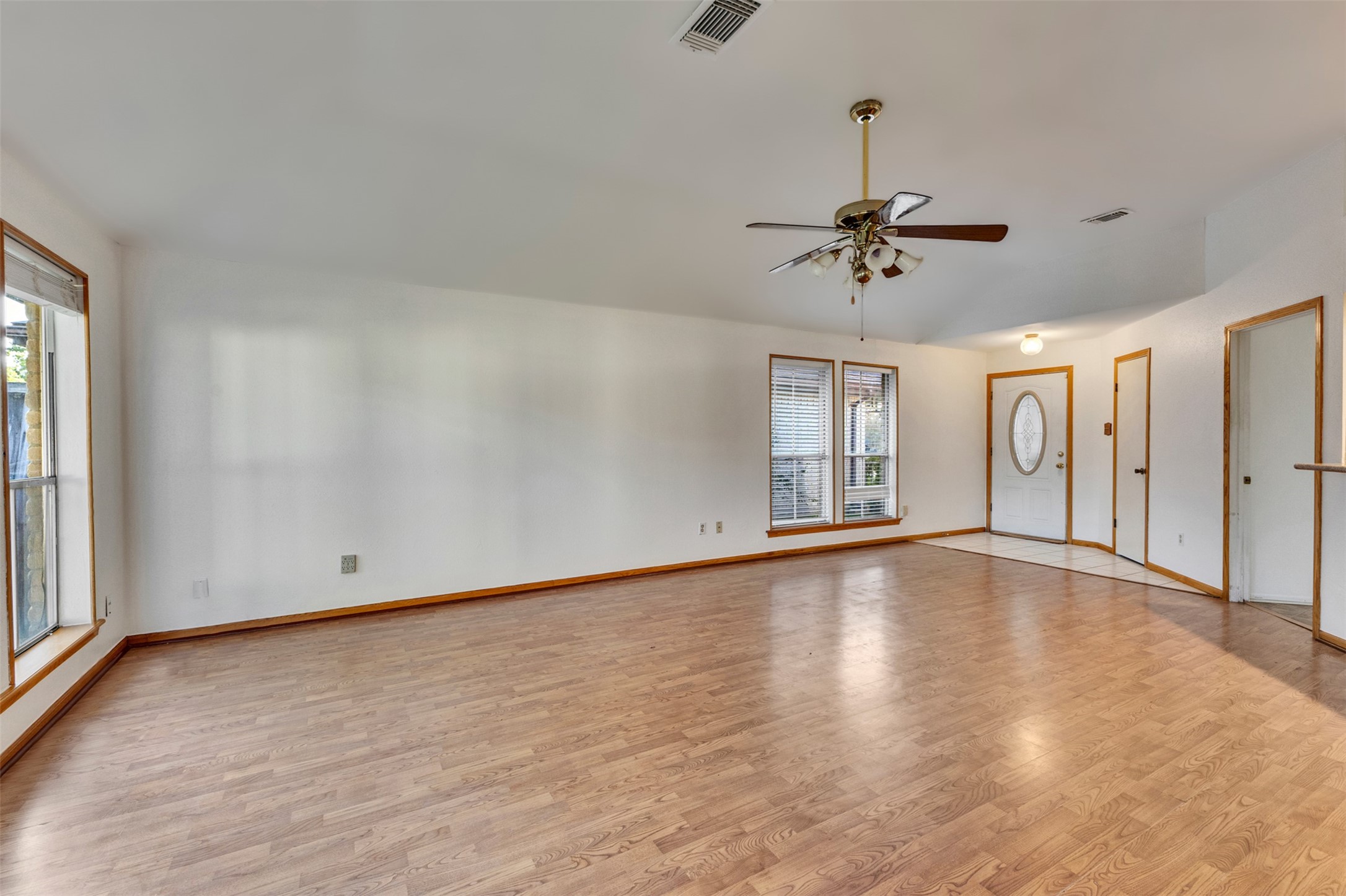 13714 Chancery Road Houston, TX 77034 - Photo 8 of 36 Gallery Image 8