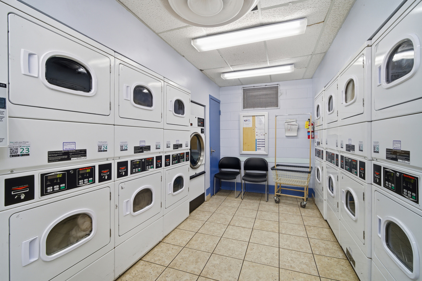 5455 North Sheridan Road, Unit 2611 Chicago, IL 60640 - Photo 23 of 26 a view of a washer and dryer on a utility room