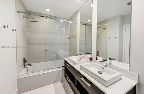 $690,000 | 45 Southwest 9th Street, Unit 4104, Miami, FL 33130