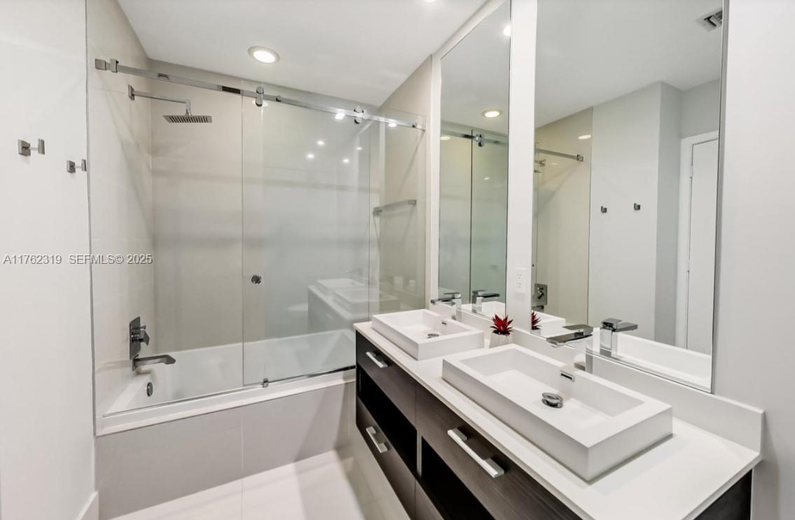 45 Southwest 9th Street, Unit 4104 Miami, FL 33130 - Photo 12 of 14