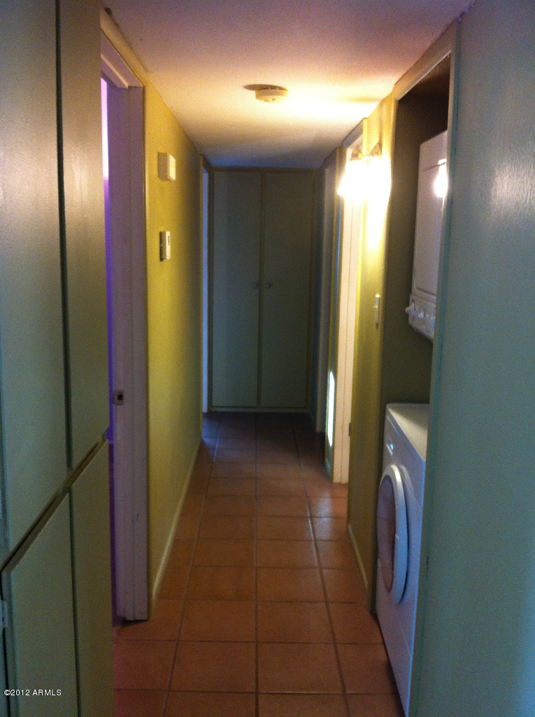 HALL2