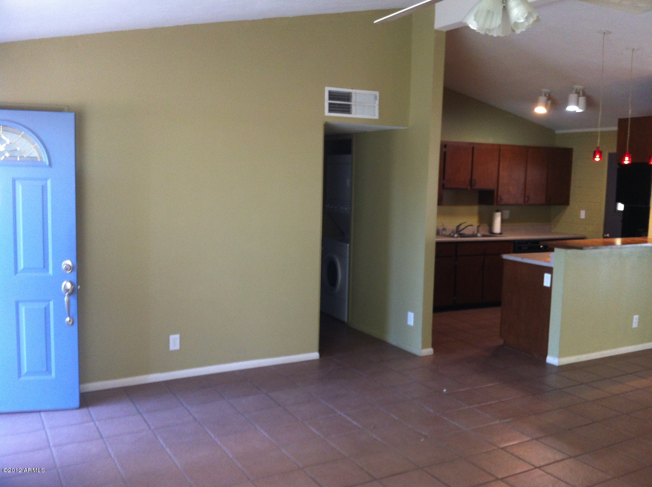 3614 West Ruth Avenue Phoenix, AZ 85051 - Photo 8 of 19 LIVING2