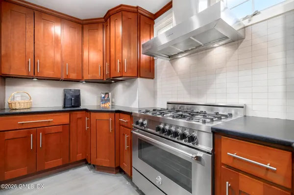 $10,000 | 49 Indian Harbor Drive, Unit 7, Greenwich, CT 06830